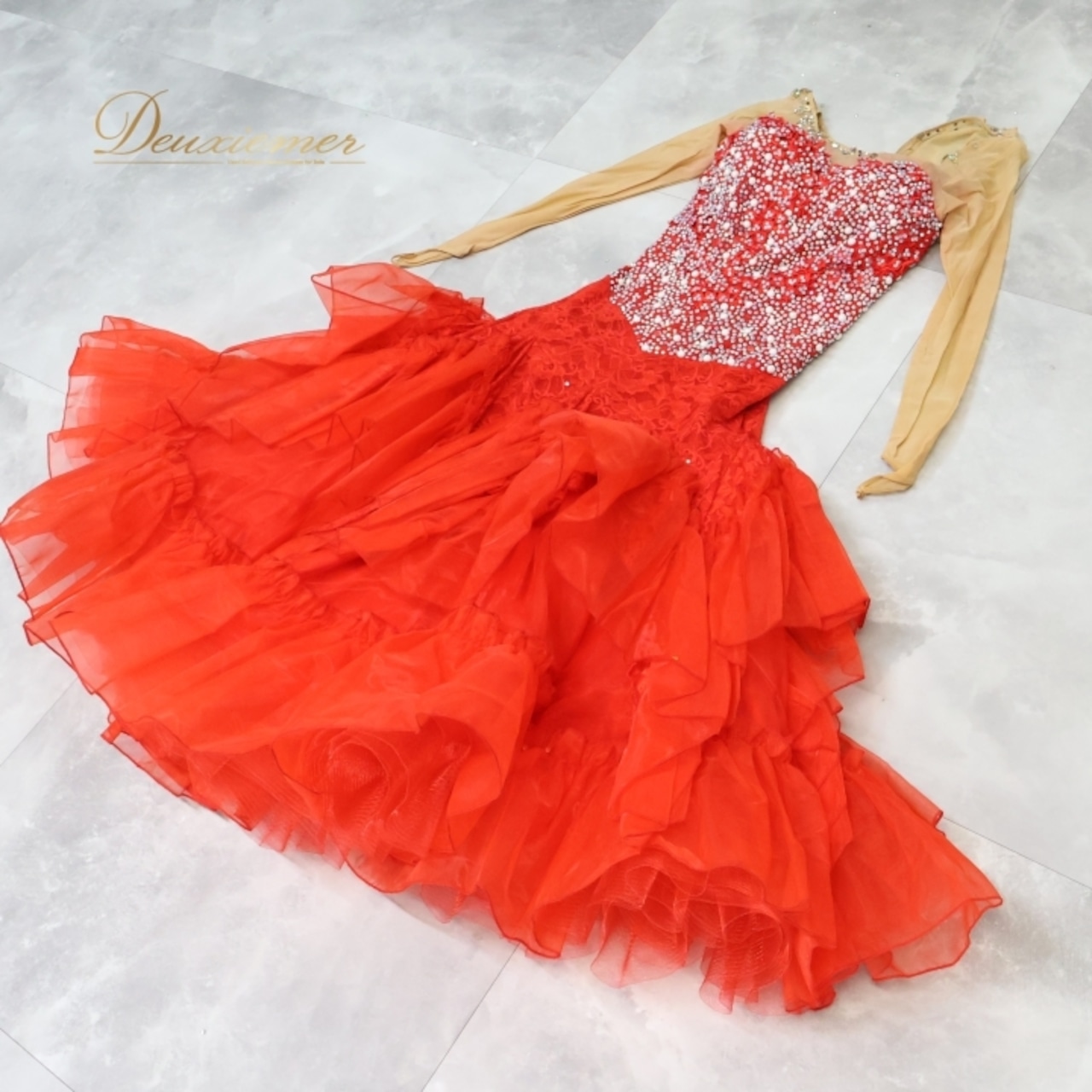 社交ダンス 衣装 スタンダードドレス ドレス ワンピース 赤 フリル レース デモ 競技 ダンス パーティ 発表会 豪華 華やか 真っ赤 上品 レッド系 フリルレース おしゃれ デザイン 競技用 衣装 女性用 パフォーマンス ステージ衣装 ステージパフォーマンス