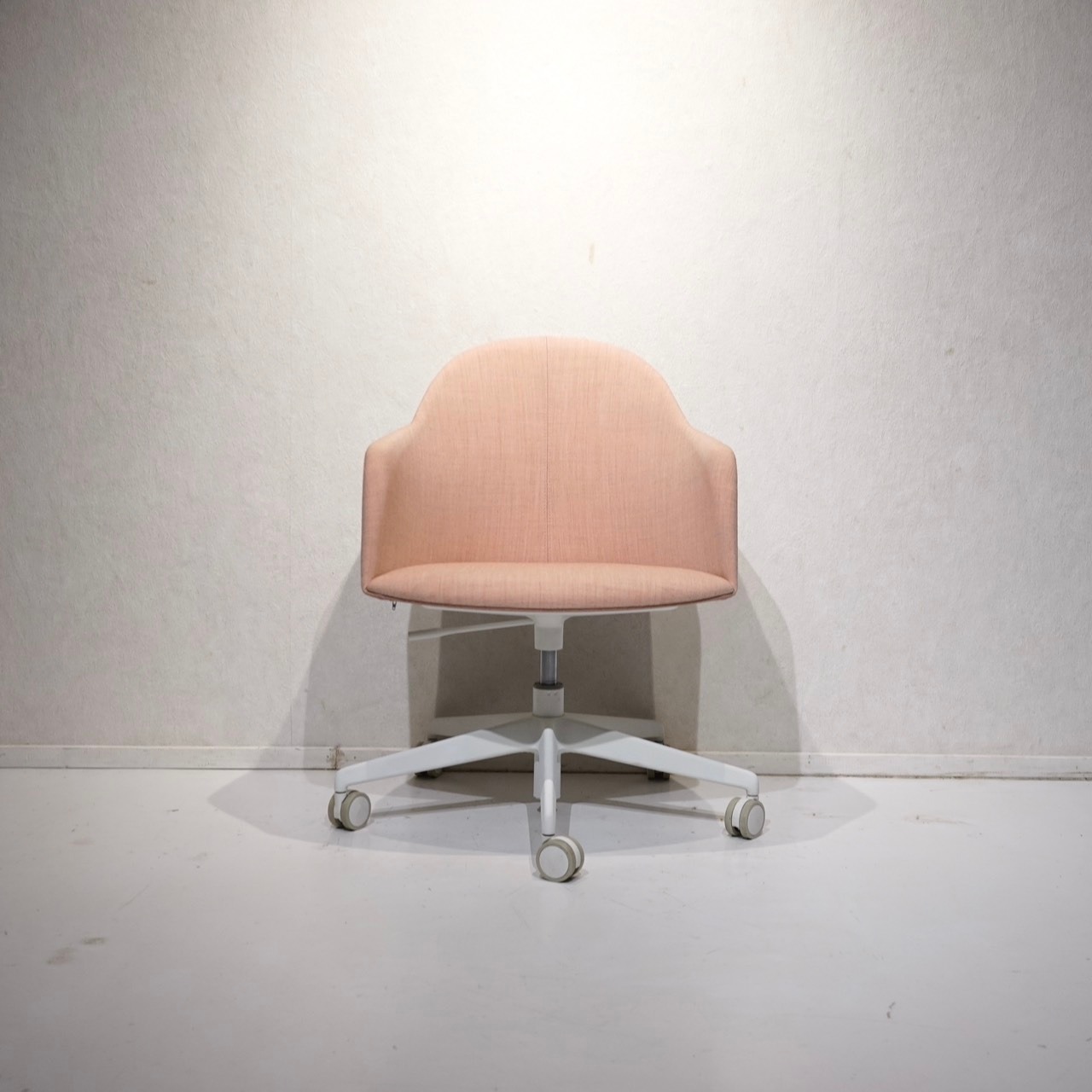 arper アルペール Cila シーラ アームチェア デスクチェア ワークチェア キャスターチェア 昇降式 チェア 椅子 ファブリック モダン 北欧 ミニマル