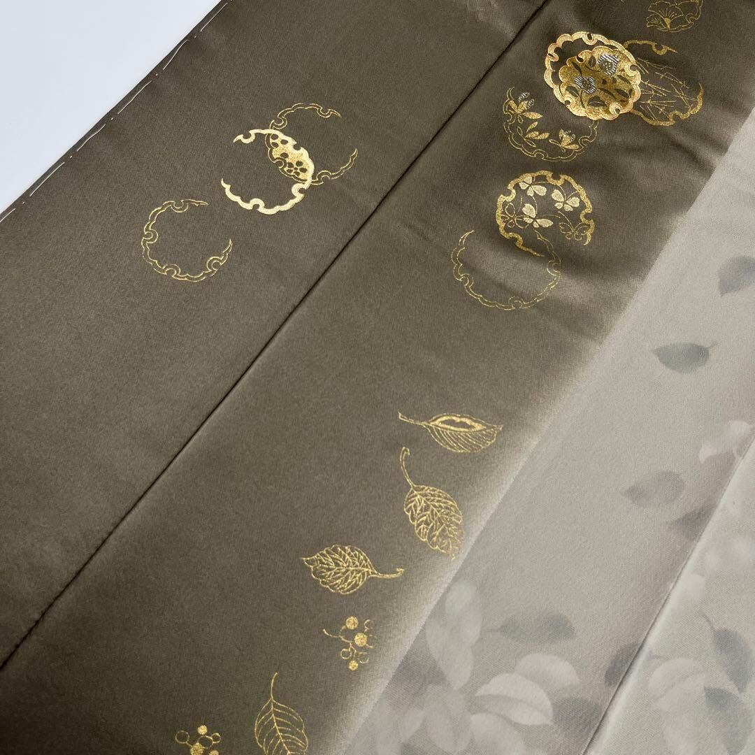 付下げ 雪輪に葉模様 縦縞模様 金彩 金駒刺繍 染分け 柳煤竹色 
