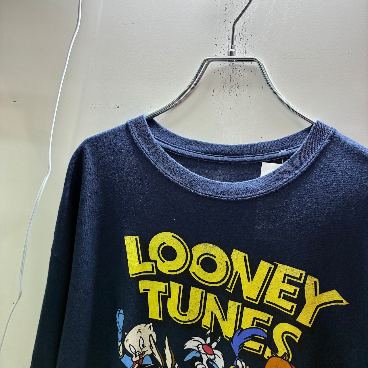 LOONEY TUNES キャラクタープリントTシャツ バッグス・バニー タズマニアンデビル ブラック
