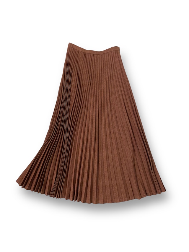 Pleated long skirt