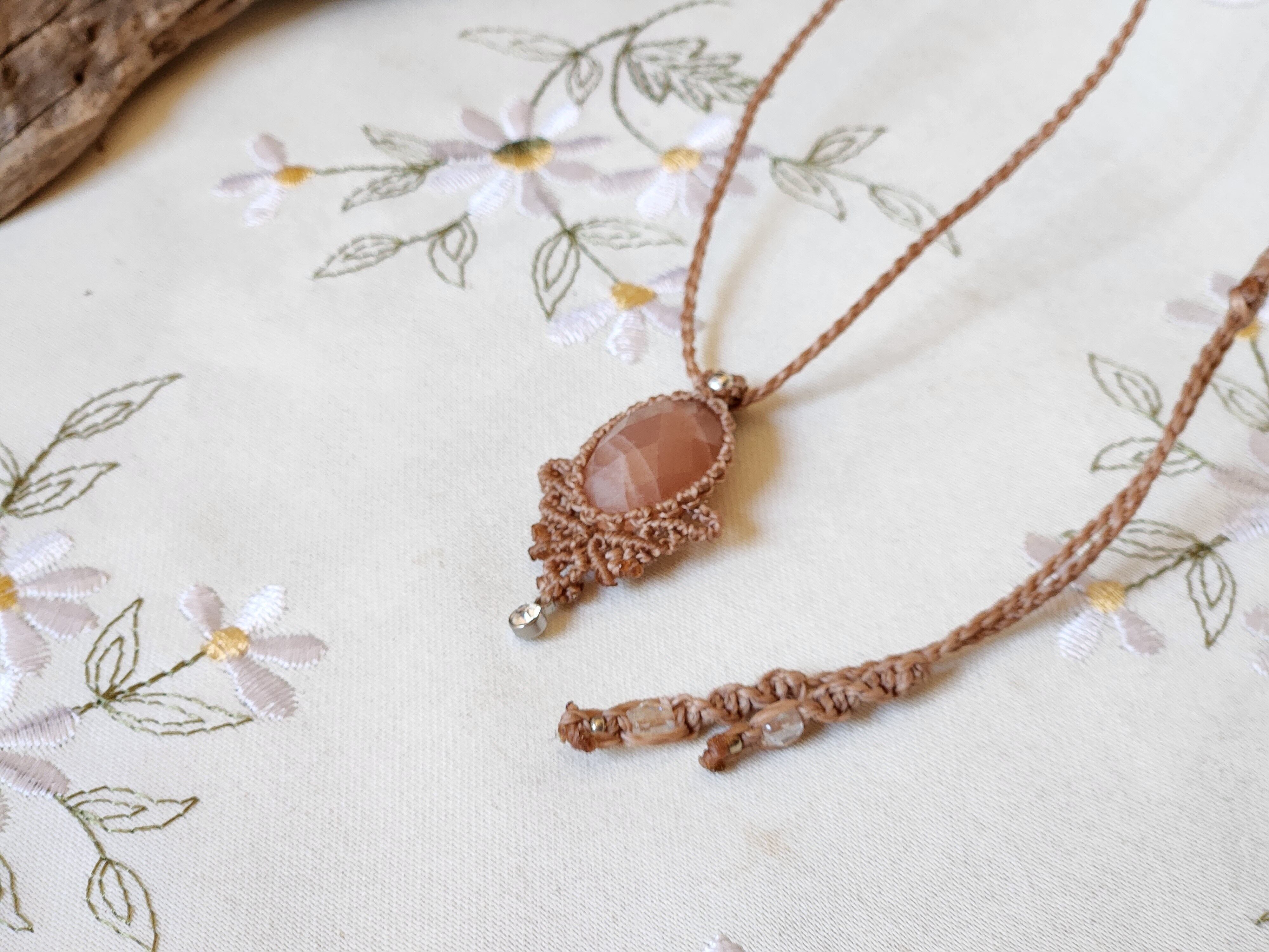 WA】サンストーンマクラメネックレス | 月と太陽のしずく Macrame