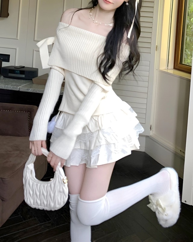 オフショルダーミルクリボンニットトップス　24WP09027