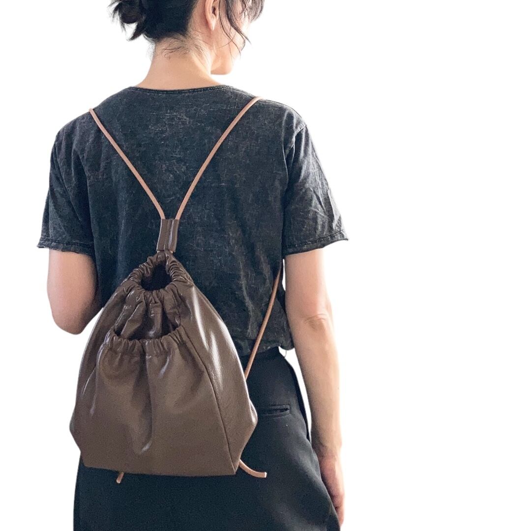 ZOZOTTE リメイク レザー巾着リュック/ブラウン