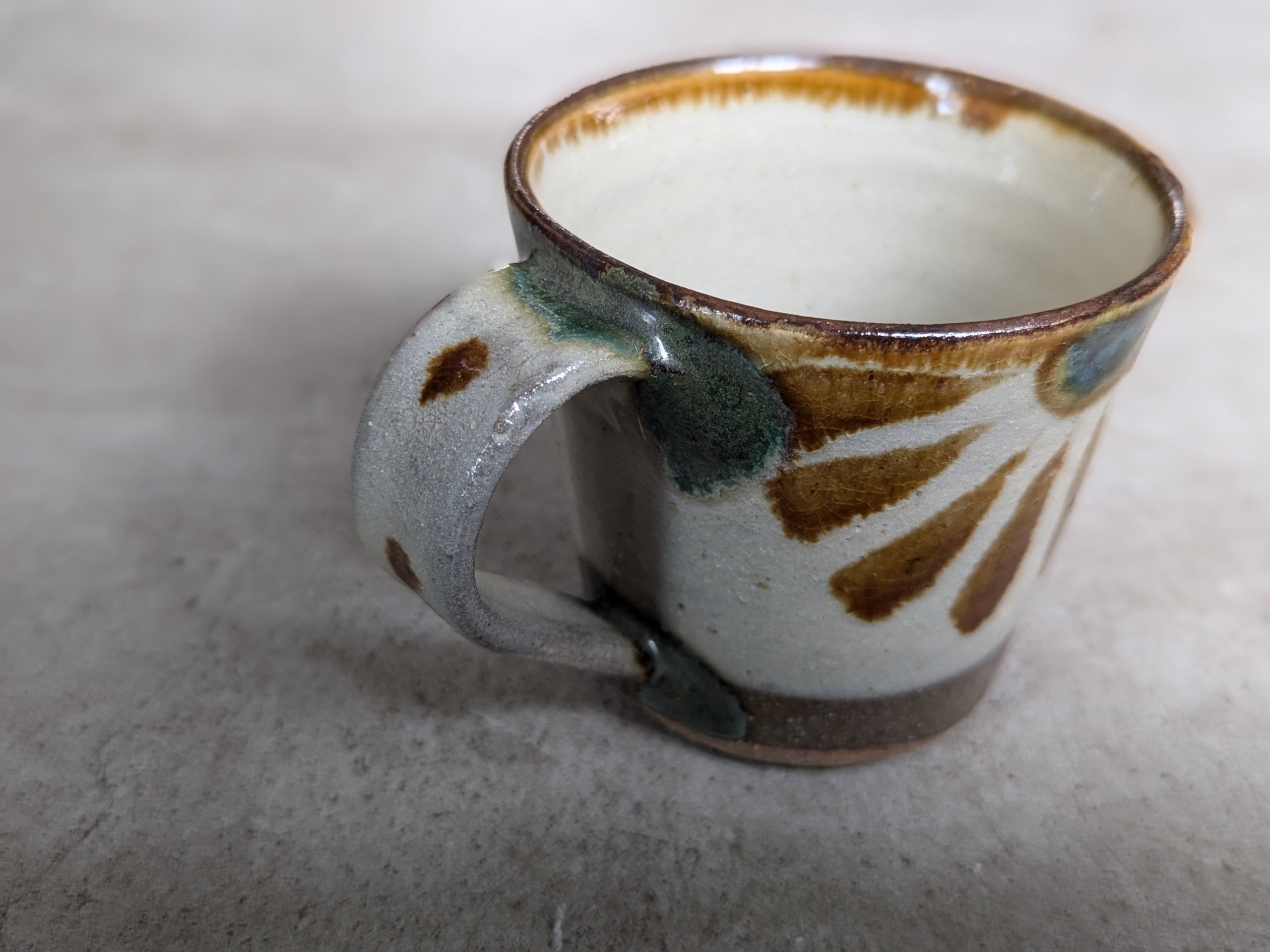 やちむん マグカップ（唐草） | 勝窯 | inoya | Basic Life Store