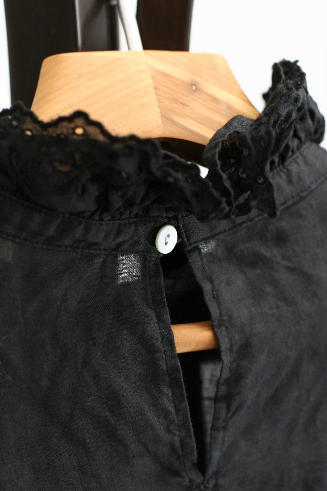 【Gauze#】DOUBLE FRILL SCALLOPED COLLAR BLOUSE / FADE BLACK（G988）