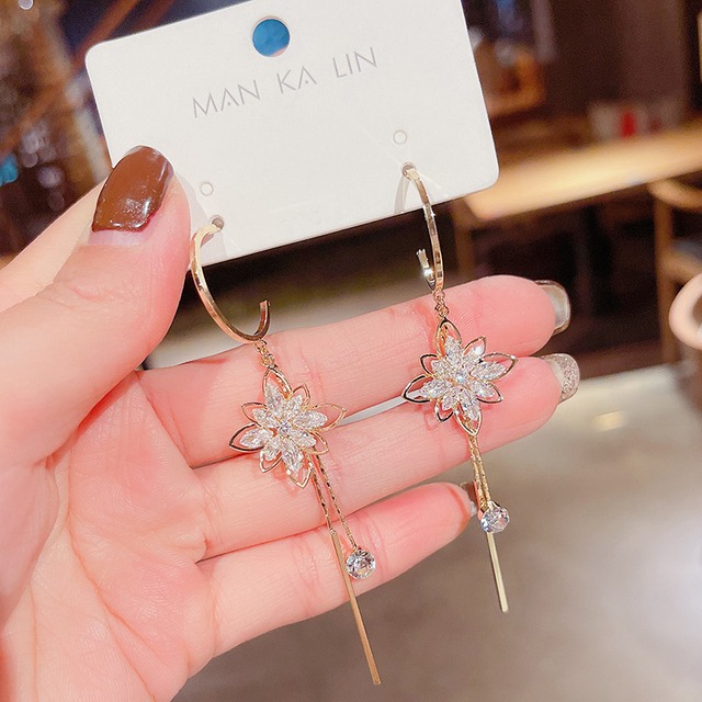 ピアス　ロングピアス　チェーン　フック　ダブルライン　フラワーモチーフ　ストーン