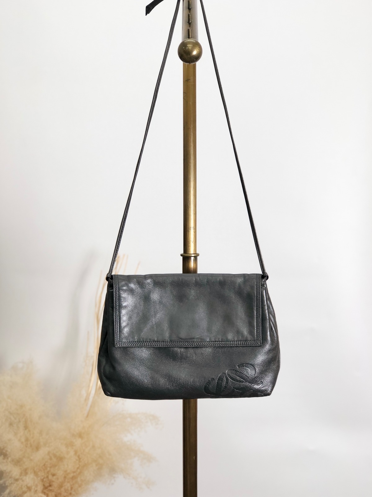 LOEWE ロエベ ショルダーバッグ シルバー アナグラム ナッパレザー 