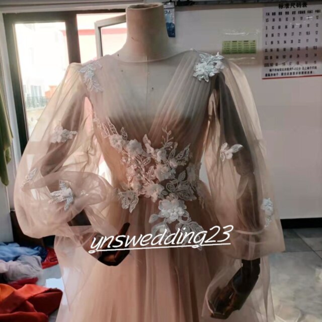 カラードレス アンズの色 前撮り シースルー袖 小花レース 花嫁  