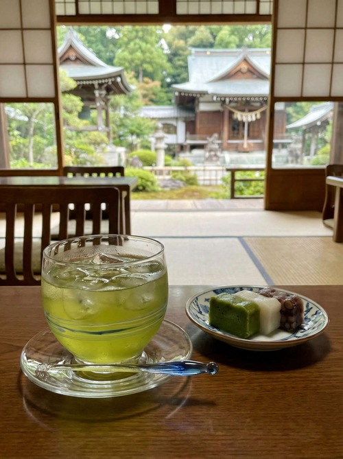 ④-１『これは貴重かな』【湯呑み・お皿（茶托）セット】（飾りピック付）　耐熱ガラス製　高級　贅沢　貴重