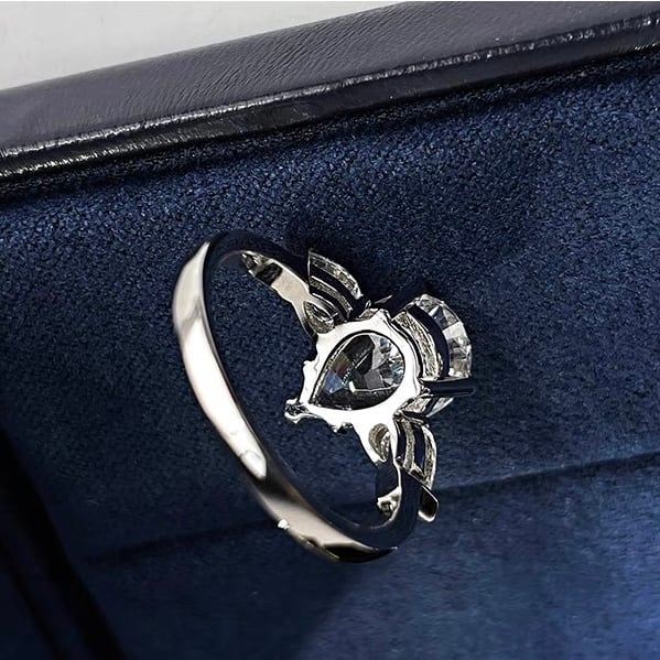 18k モアサナイト ペアシェイプ2ct リング 11号 18k モアサナイト ペアシェイプ2ct リング 11号 - メルカリ