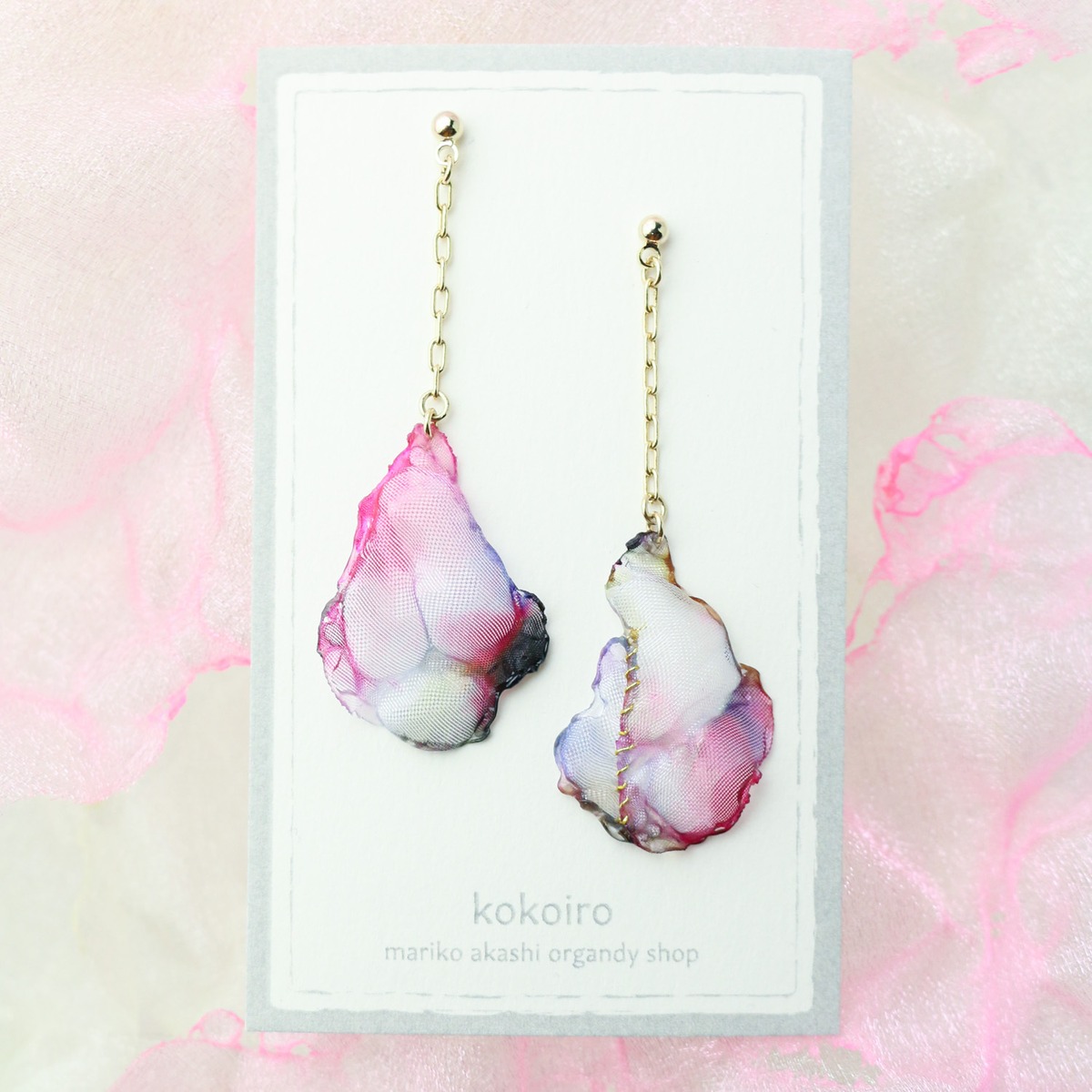 クリアピンク 色のしずく ｜ゆれるドロップチェーンピアス | kokoiro 