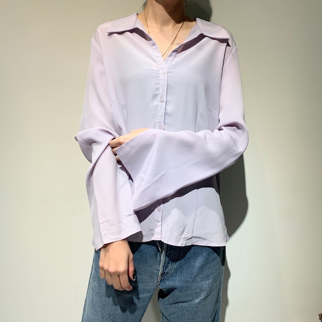 SLIT FLARE SLEEVE BLOUSE