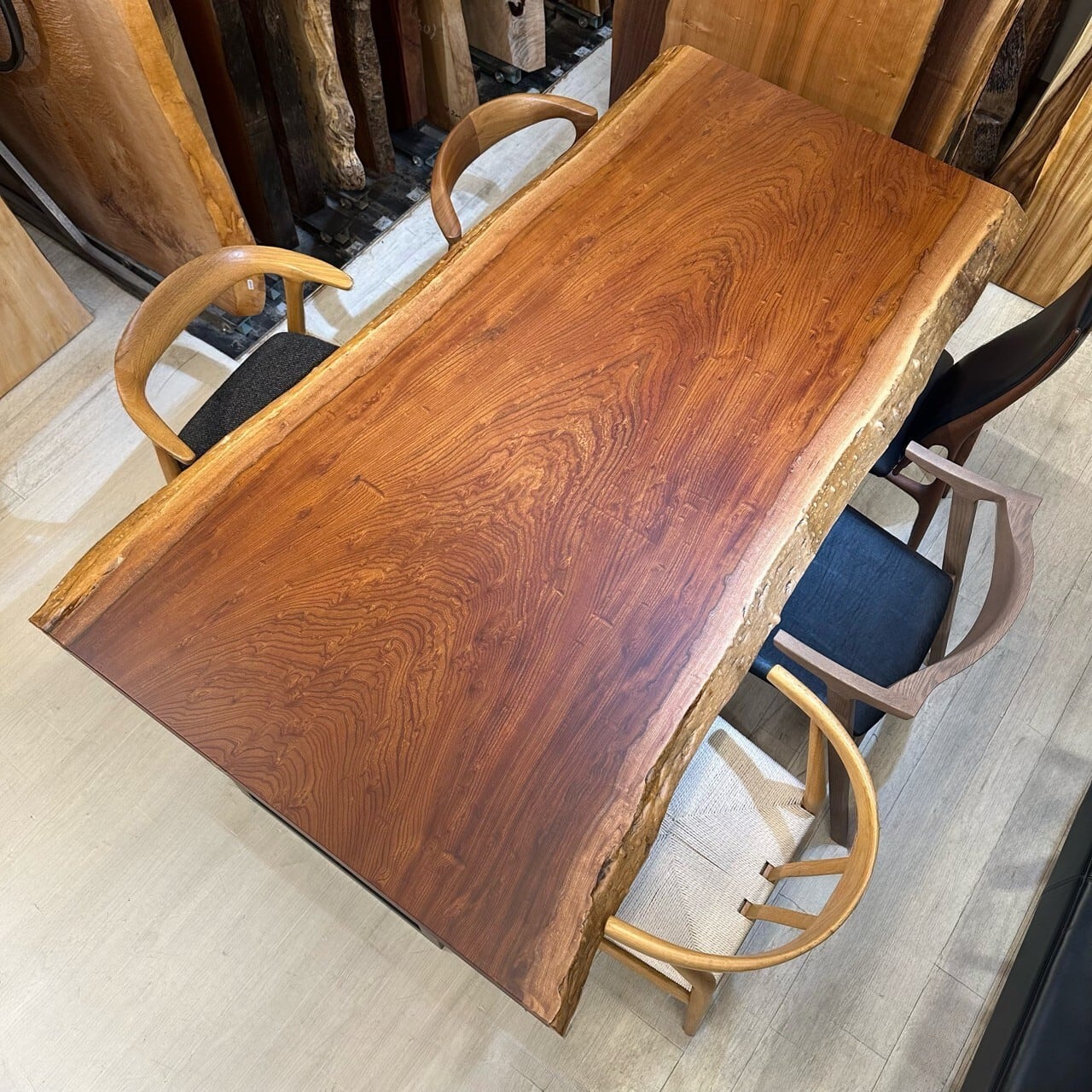 欅（ケヤキ） 一枚板 | 千年家具 - 一枚板 テーブル専門店
