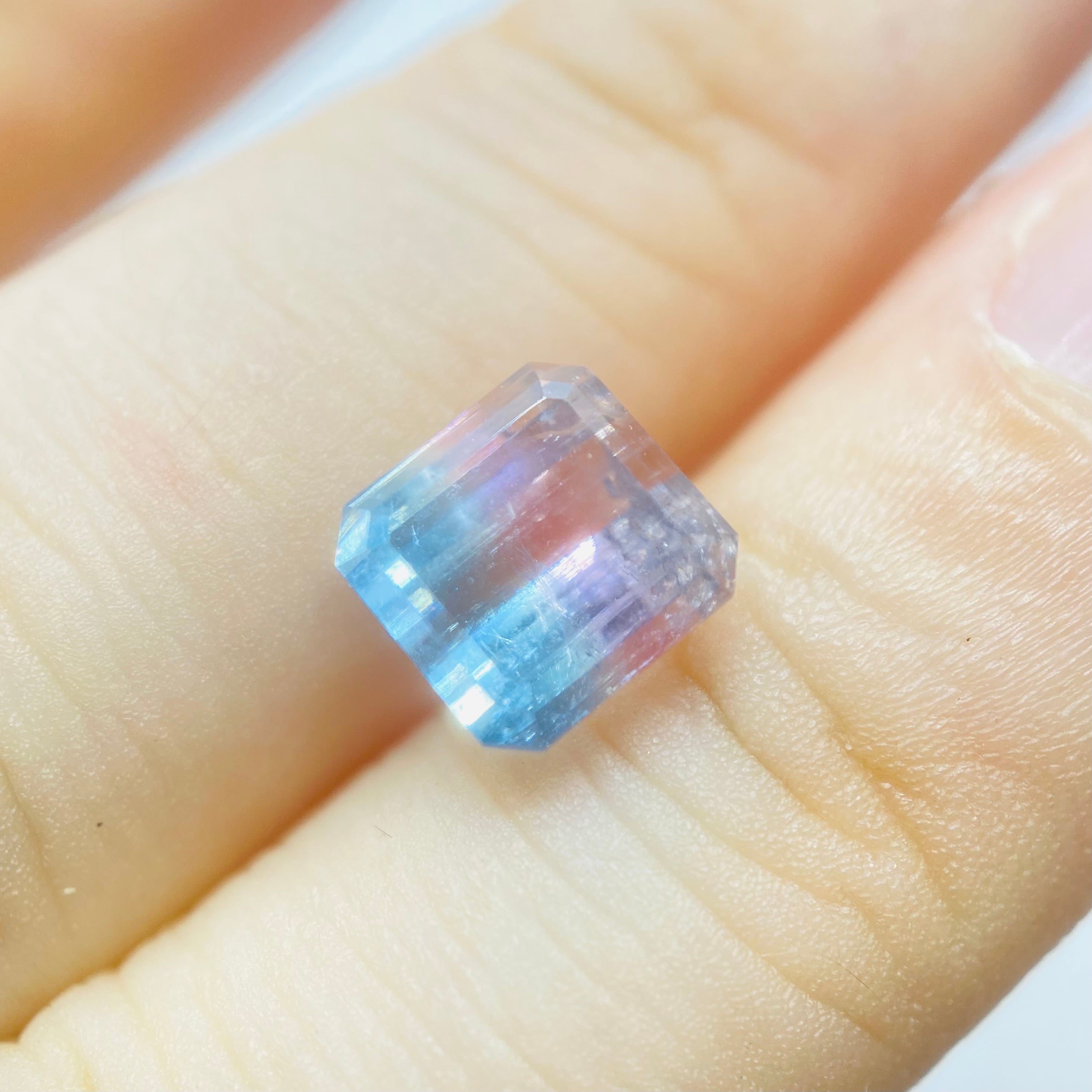 キキララカラーのバイカラートルマリン