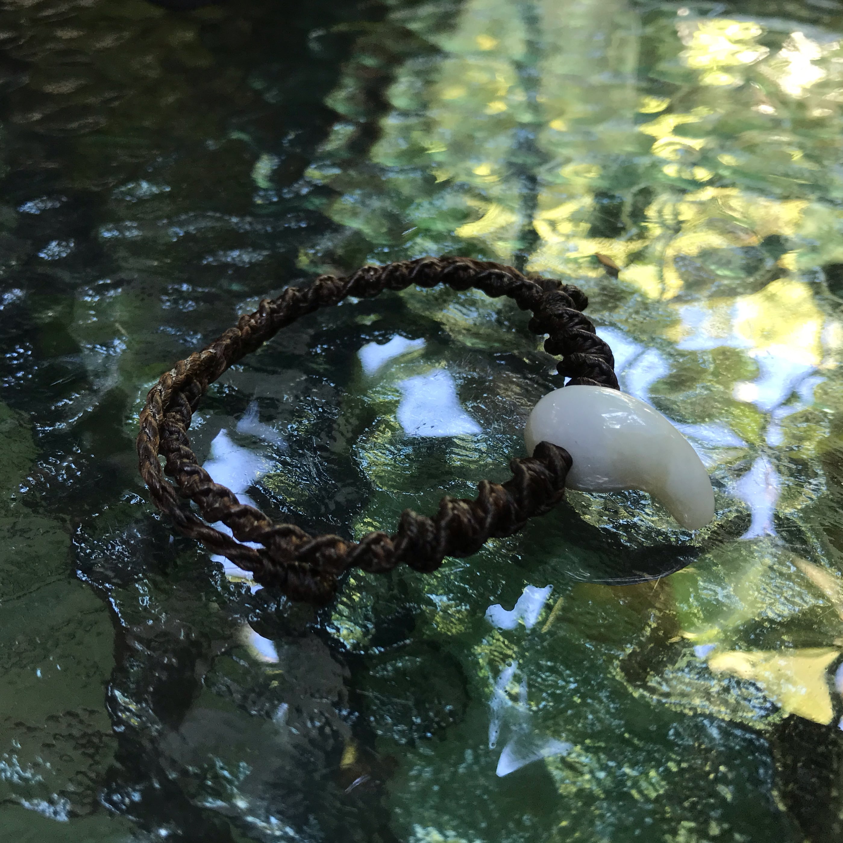 NU JOMON SERIES MAGA TAMA - JADE BRACELET WHITE 天然翡翠 勾玉