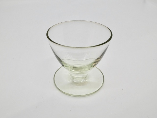 シンプルなミニグラス 