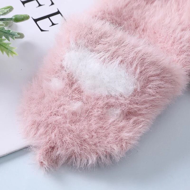 フワフワ猫の冬の手袋