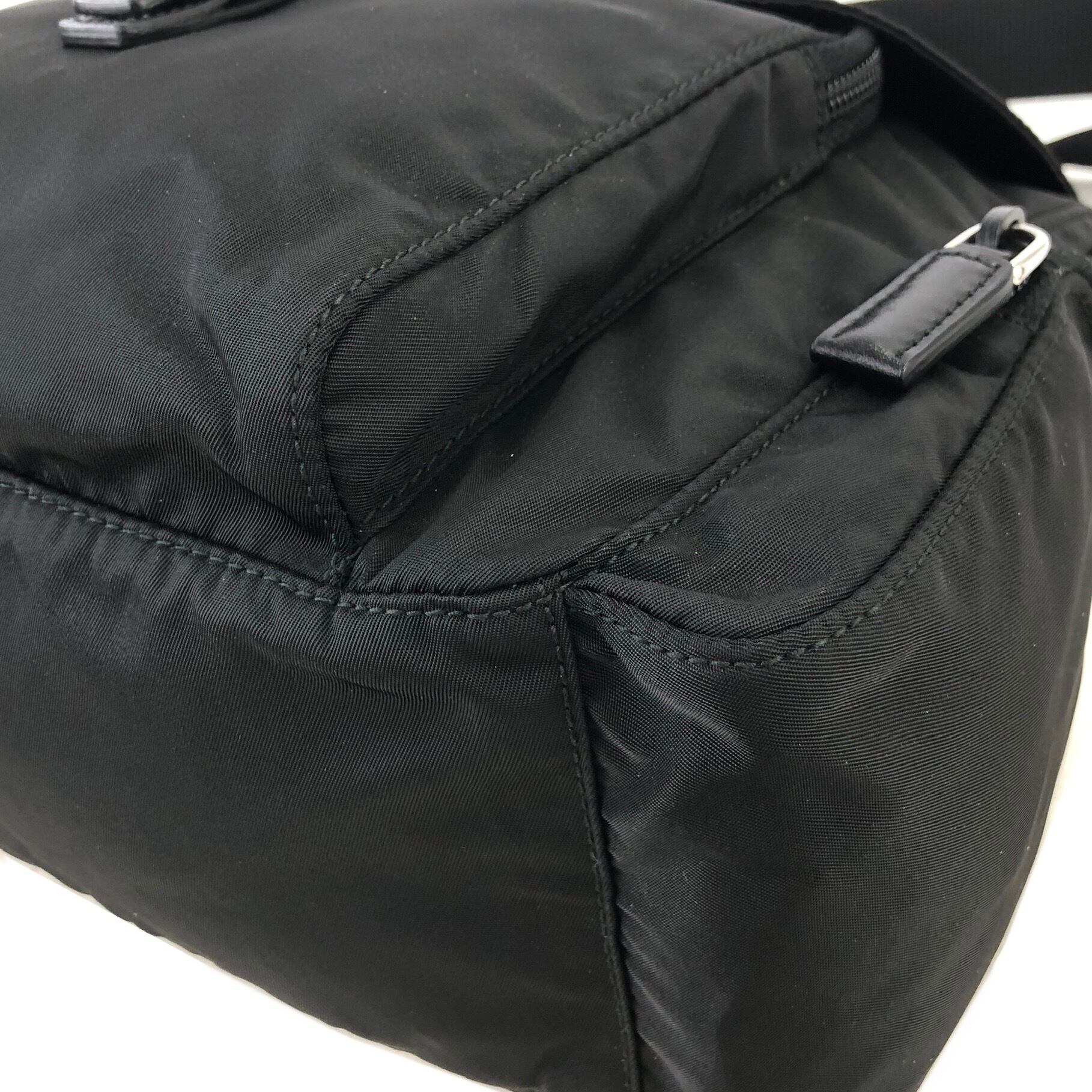 PRADA プラダ トライアングルロゴ ナイロン サイドポケット PRADA プラダ トライアングルロゴ ナイロン サイドポケット