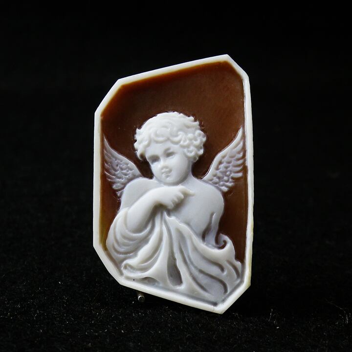 ジェンナーロ・ガロファロ作 天使の小窓のカメオ