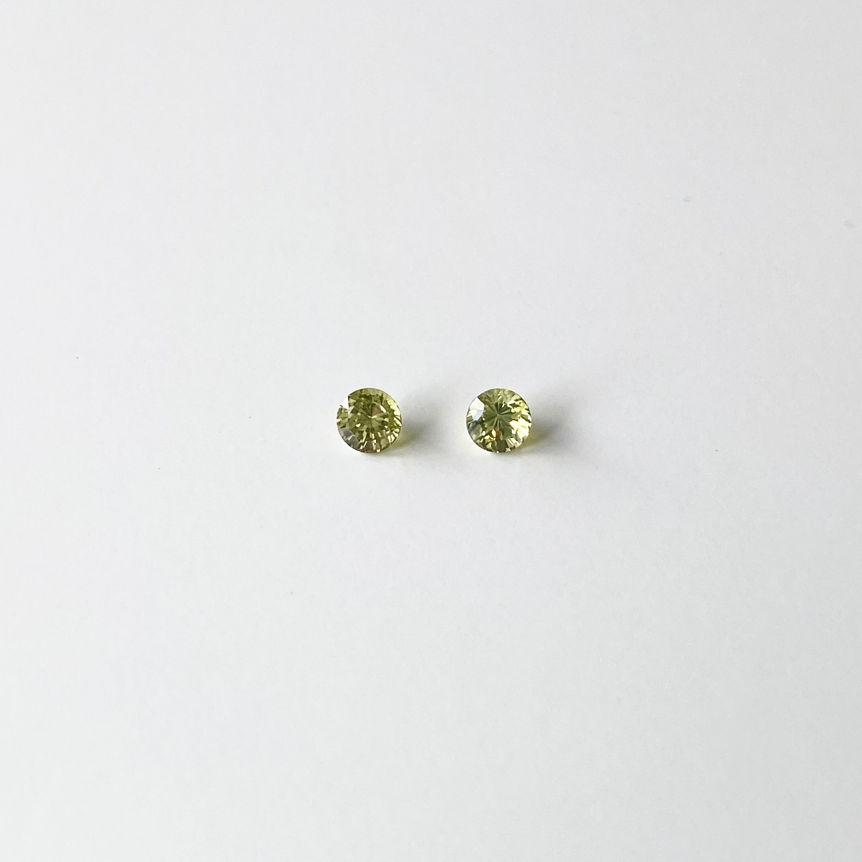 Chrysoberil 2pc 0.56ct クリソベリル kg-0095