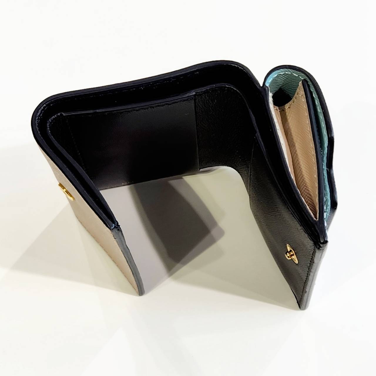 MARNI グリーン、ホワイト、ブラウン サフィアーノレザー三つ折り