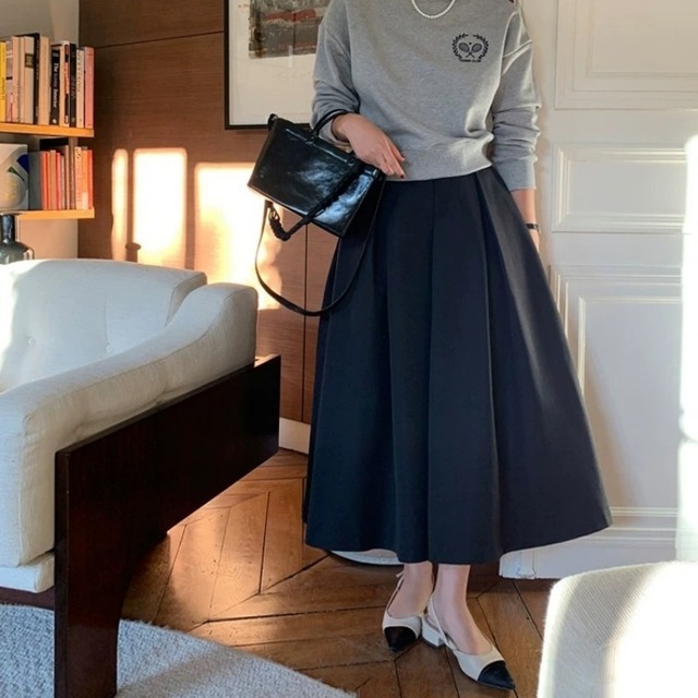 Volume tuck flare skirt　M4616
