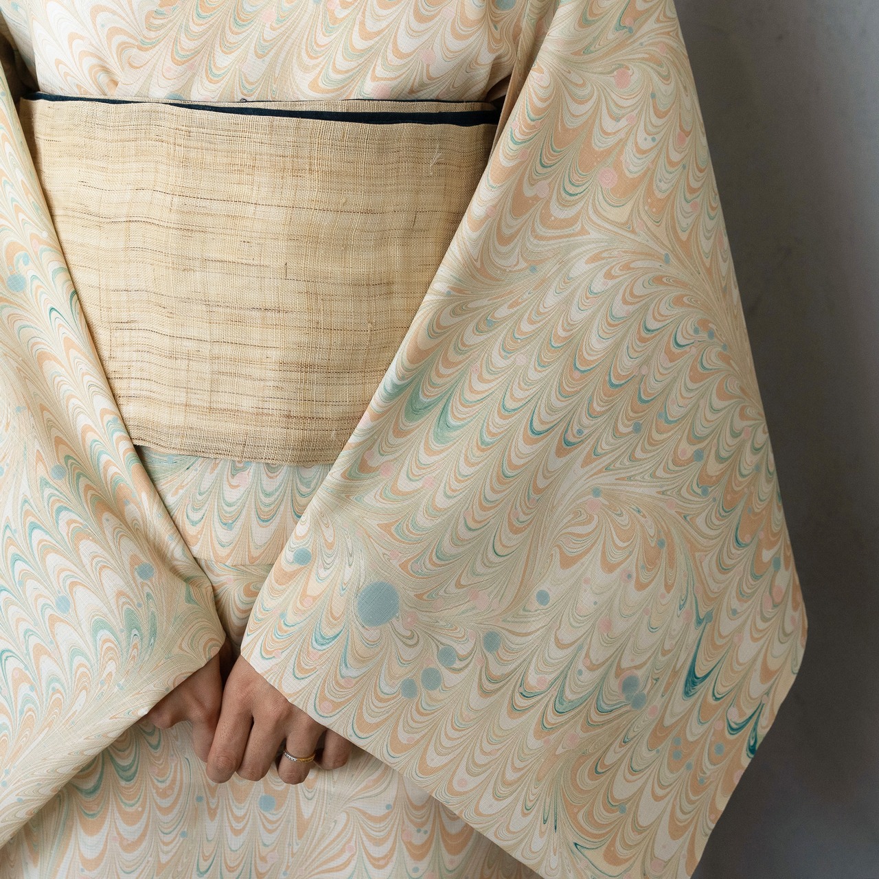 「小麦畑に佇む少女」ピーコック崩し柄×ドット〜セオアルファ〜セオアルファ〜浴衣・夏着物・単衣