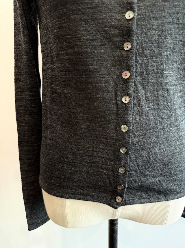 ERiKOKATORi/EK13-3-1 wool sheer high neck top Dark grey