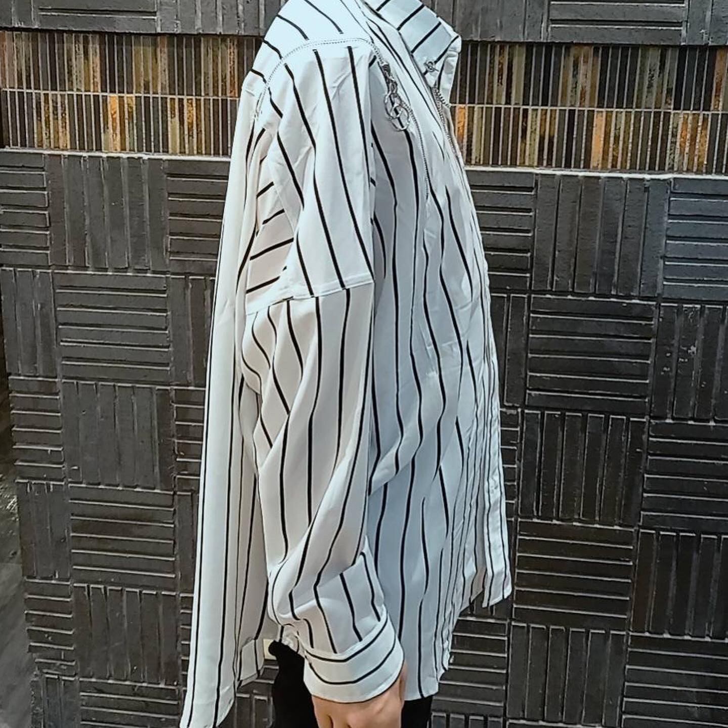大好評] THICCストライプチェーン肩ジップシャツ 韓国ファッション 彼 ...