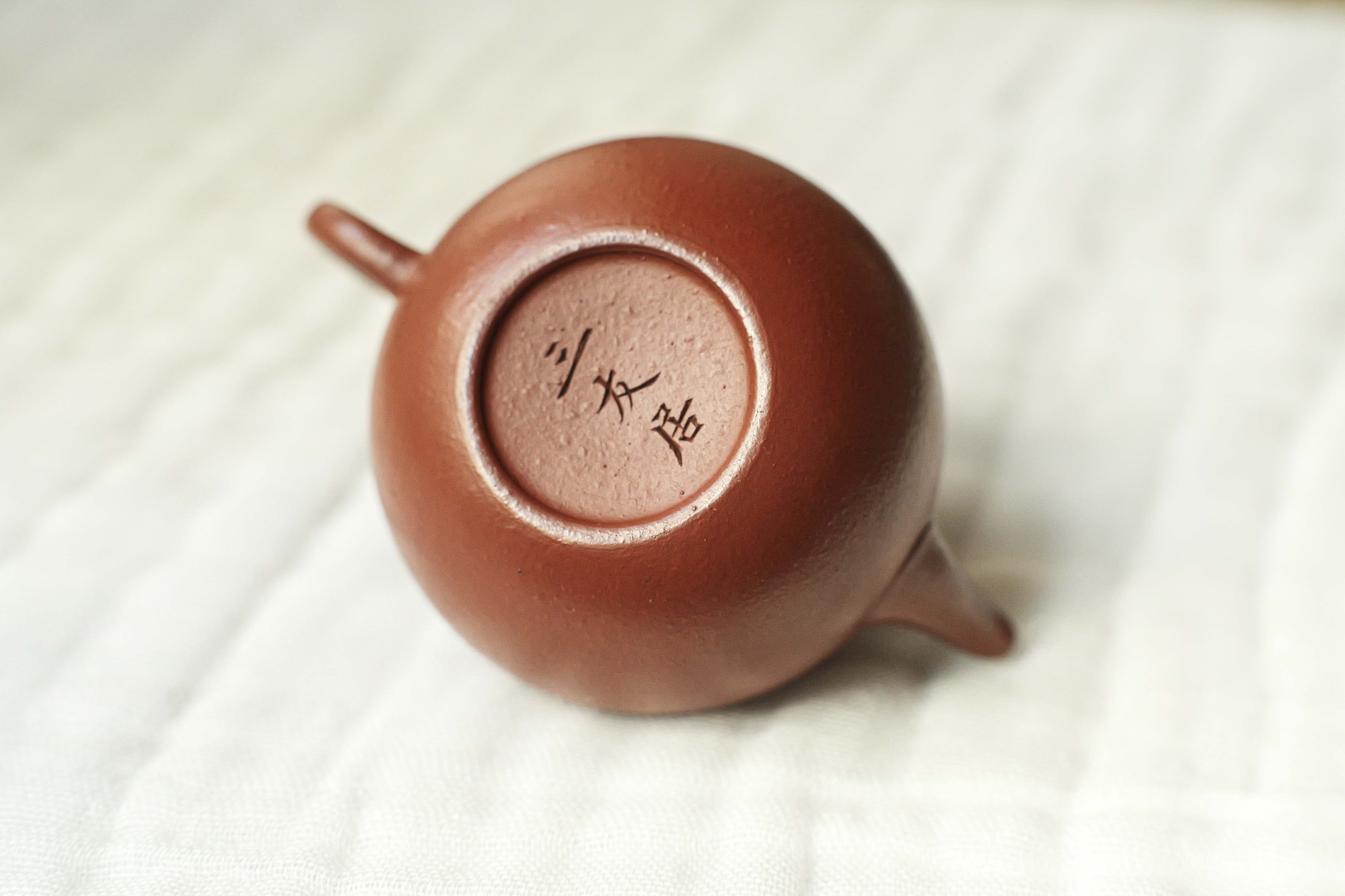 ヴィンテージ 宜興紫砂壺「梨式」（三友居銘・約75cc）・朱泥 | 北白川