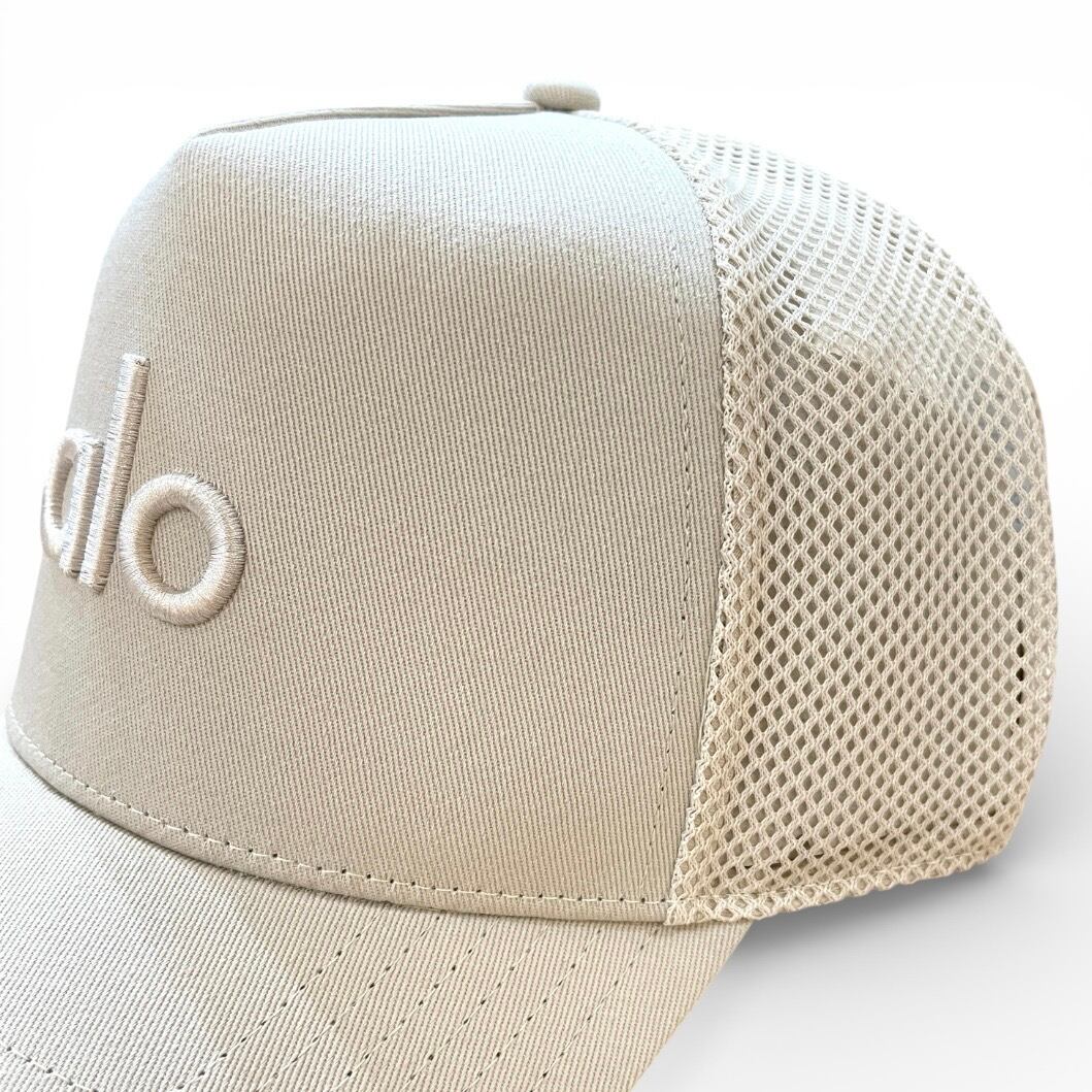 alo ベージュ メッシュキャップ alo】【Districk Trucker Hat】ハット キャップ メッシュ ロゴ 刺繍
