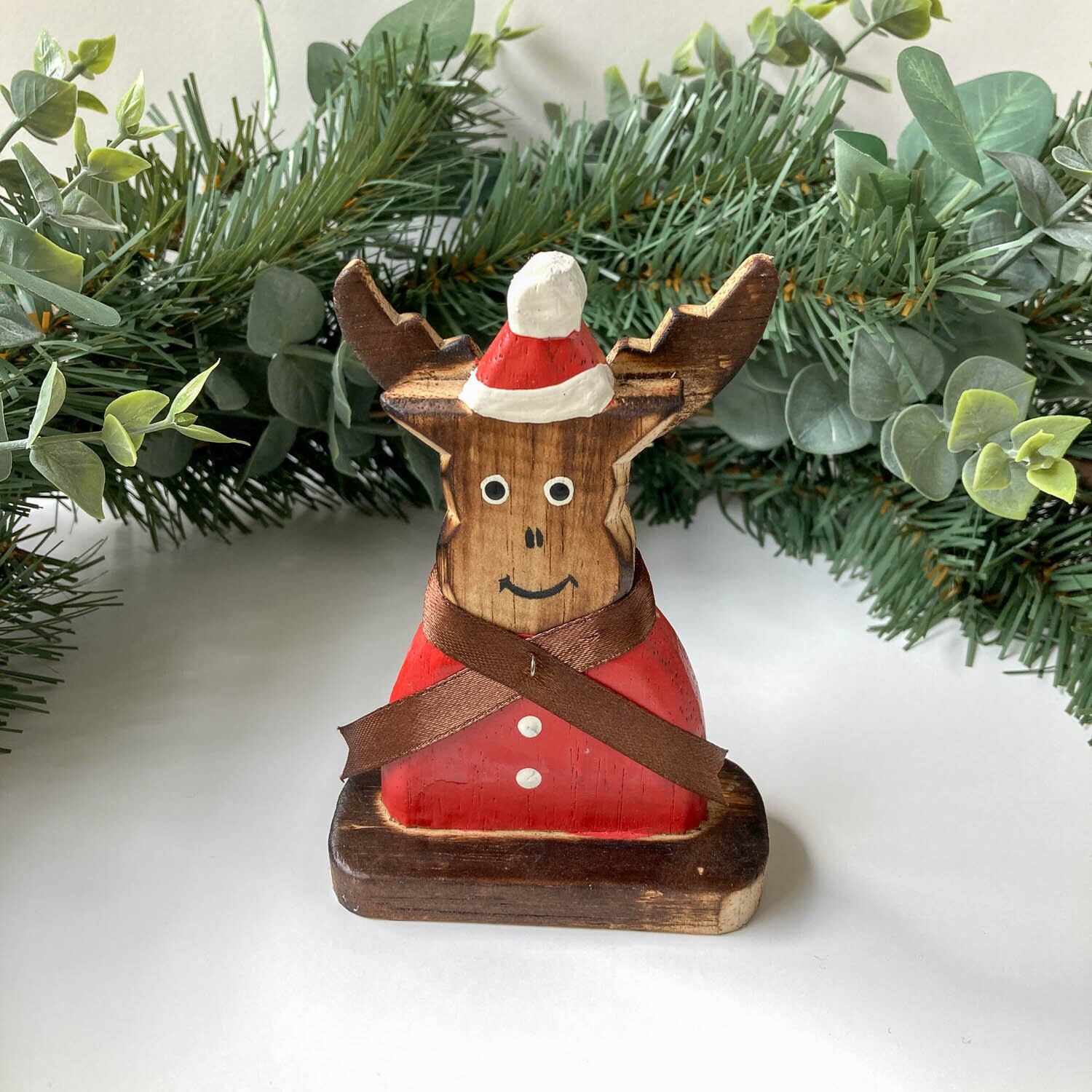 サンタ衣装の被ったトナカイの置き物S（12cm） | Dua-アクセサリー