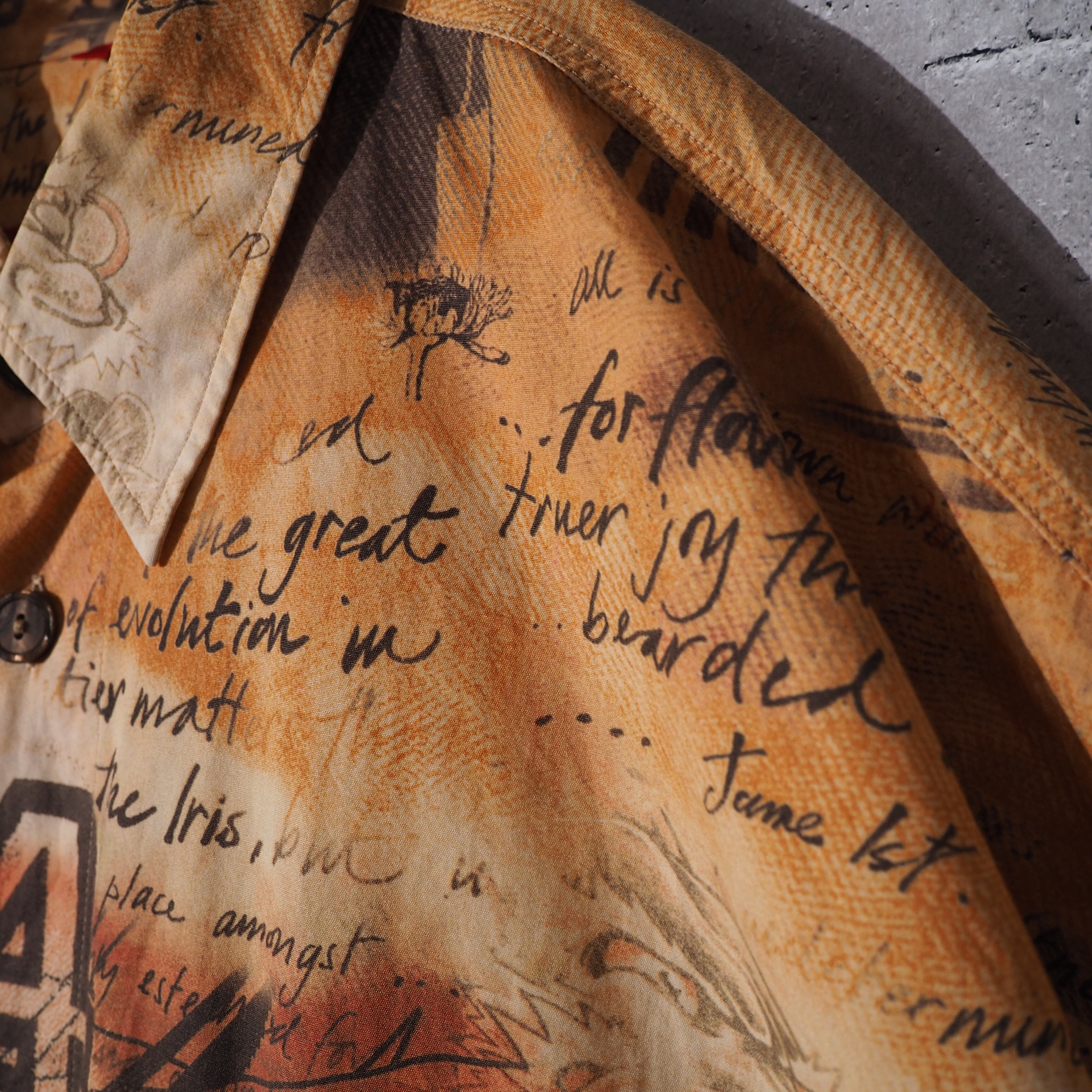 Signum asian taste × alphabet design loose silhouette art shirt