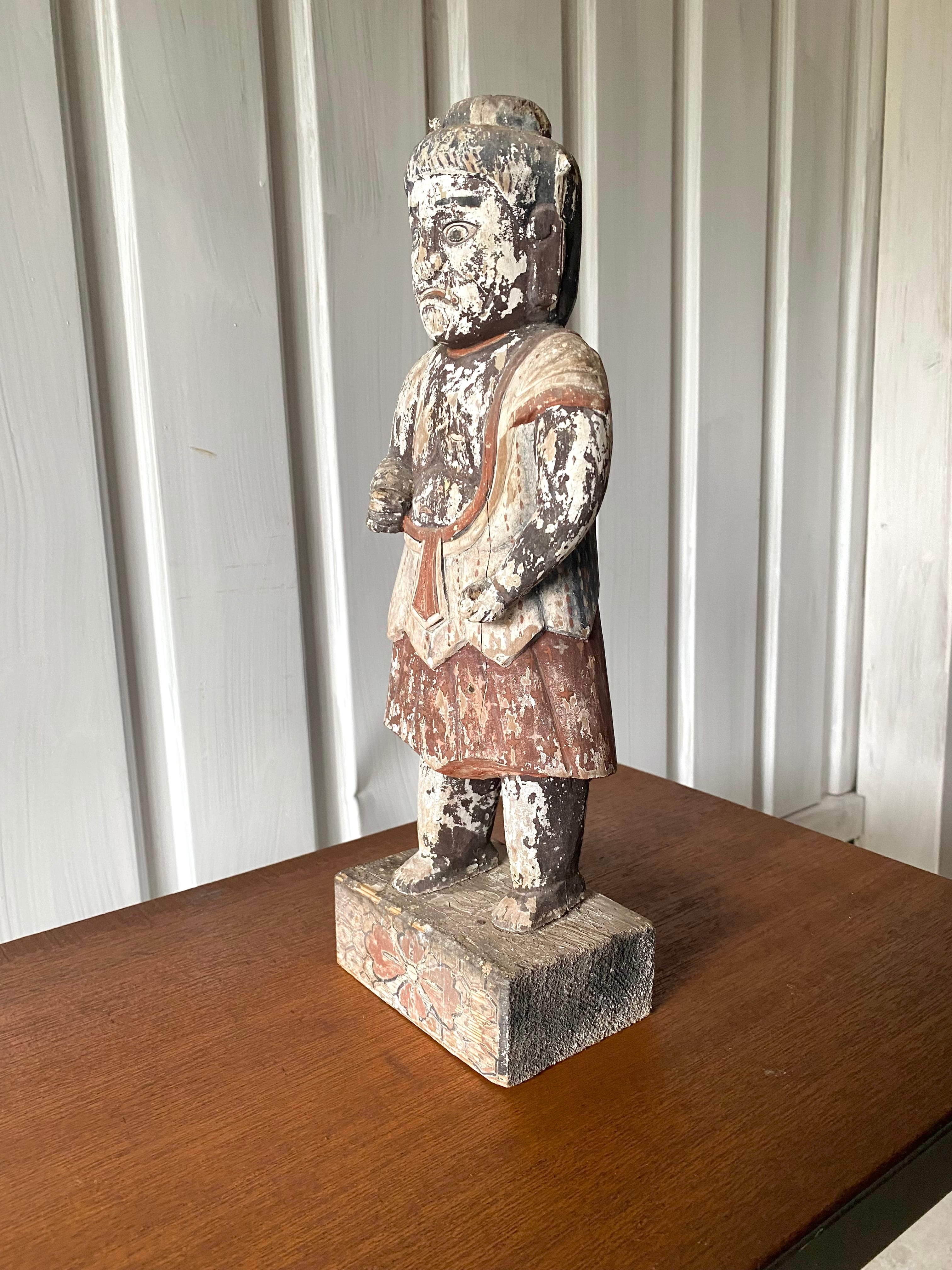 神聖な佇まいの木彫人形[古道具] | giraffes craft