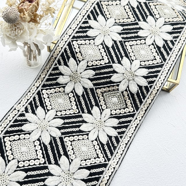 ダイヤモンドフラワーワイド　[ブラック］インド刺繍リボン　2115