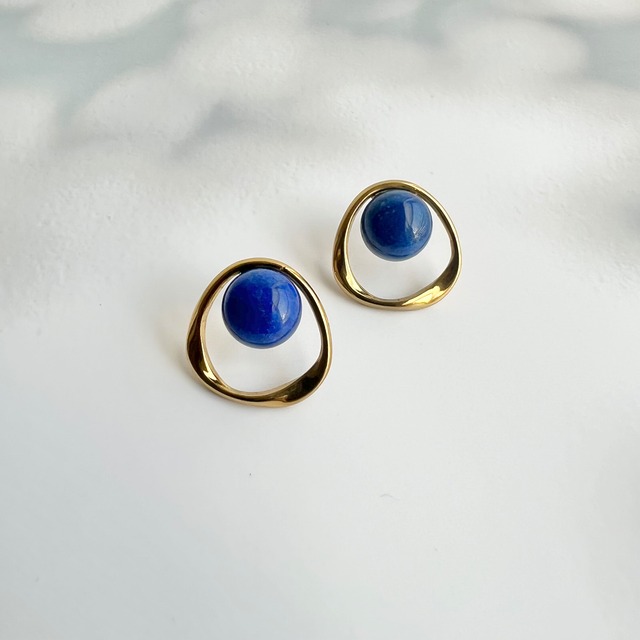 〈ラピスラズリ〉ツイストフープピアス