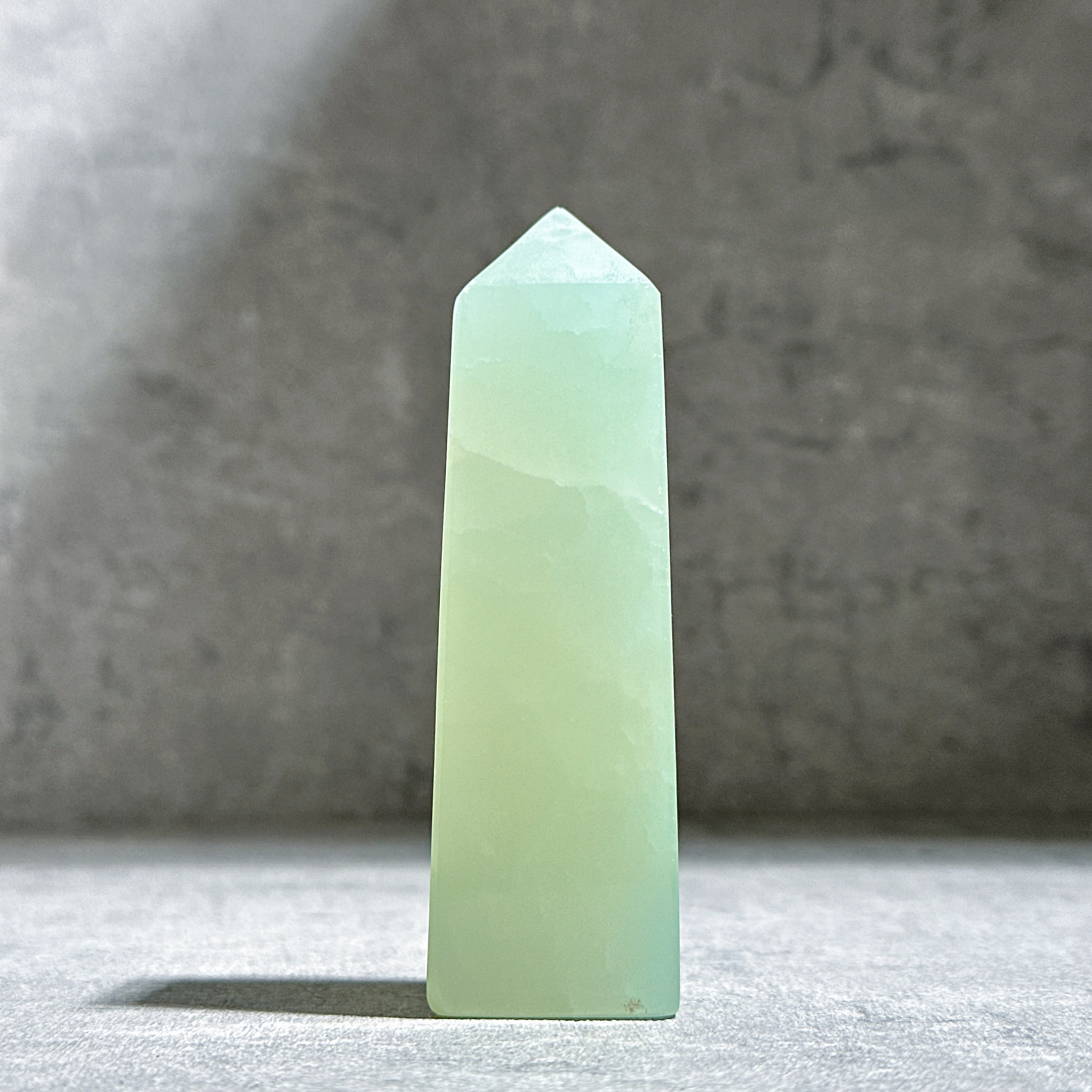 ピスタチオカルサイト ムーン スタンド付き 天然石