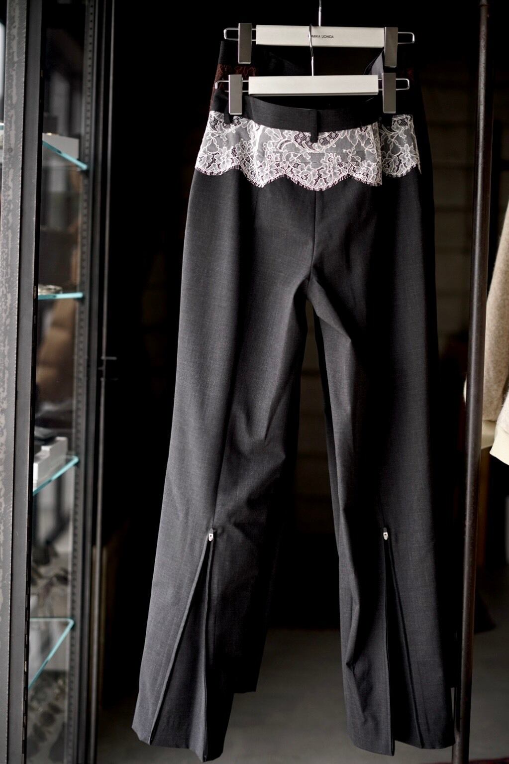 FUMIKA_UCHIDA / SUITING LACE WAIST PANTS ( CHARCOAL/WHITE