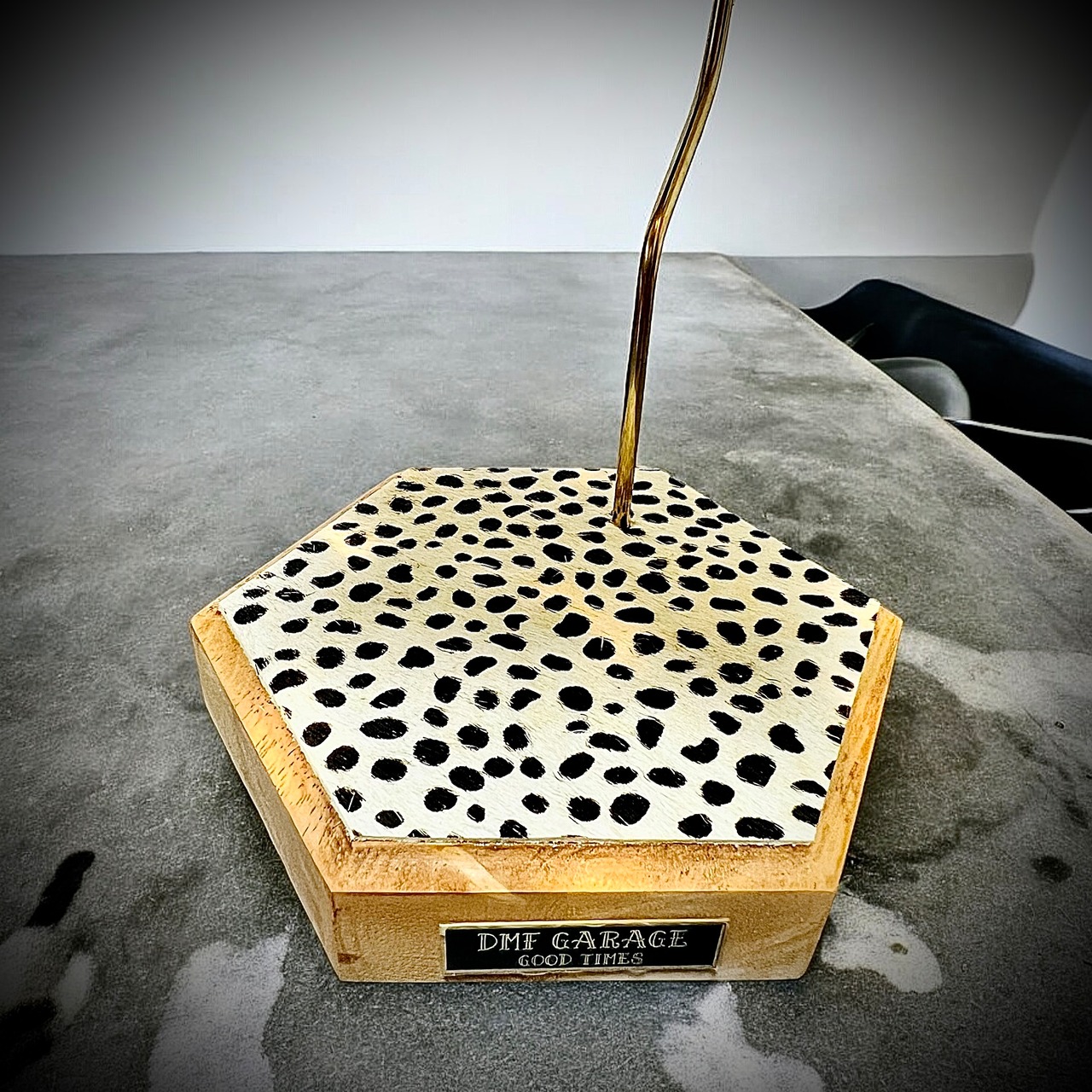 DMF GARAGE Hexa(ヘキサ）スタンド／ハラコ CHEETAH