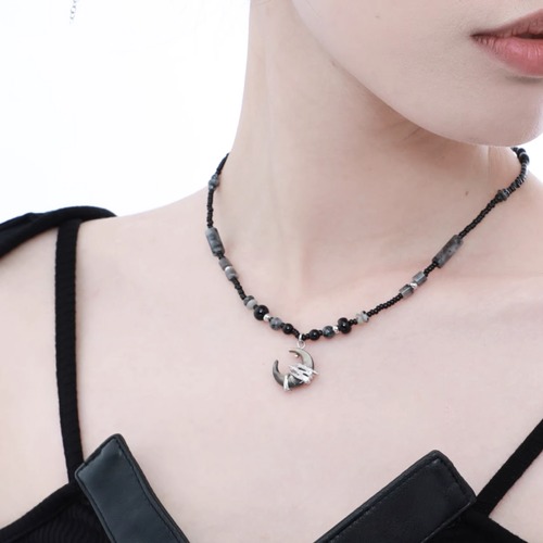 Black bead pendant necklace C1254
