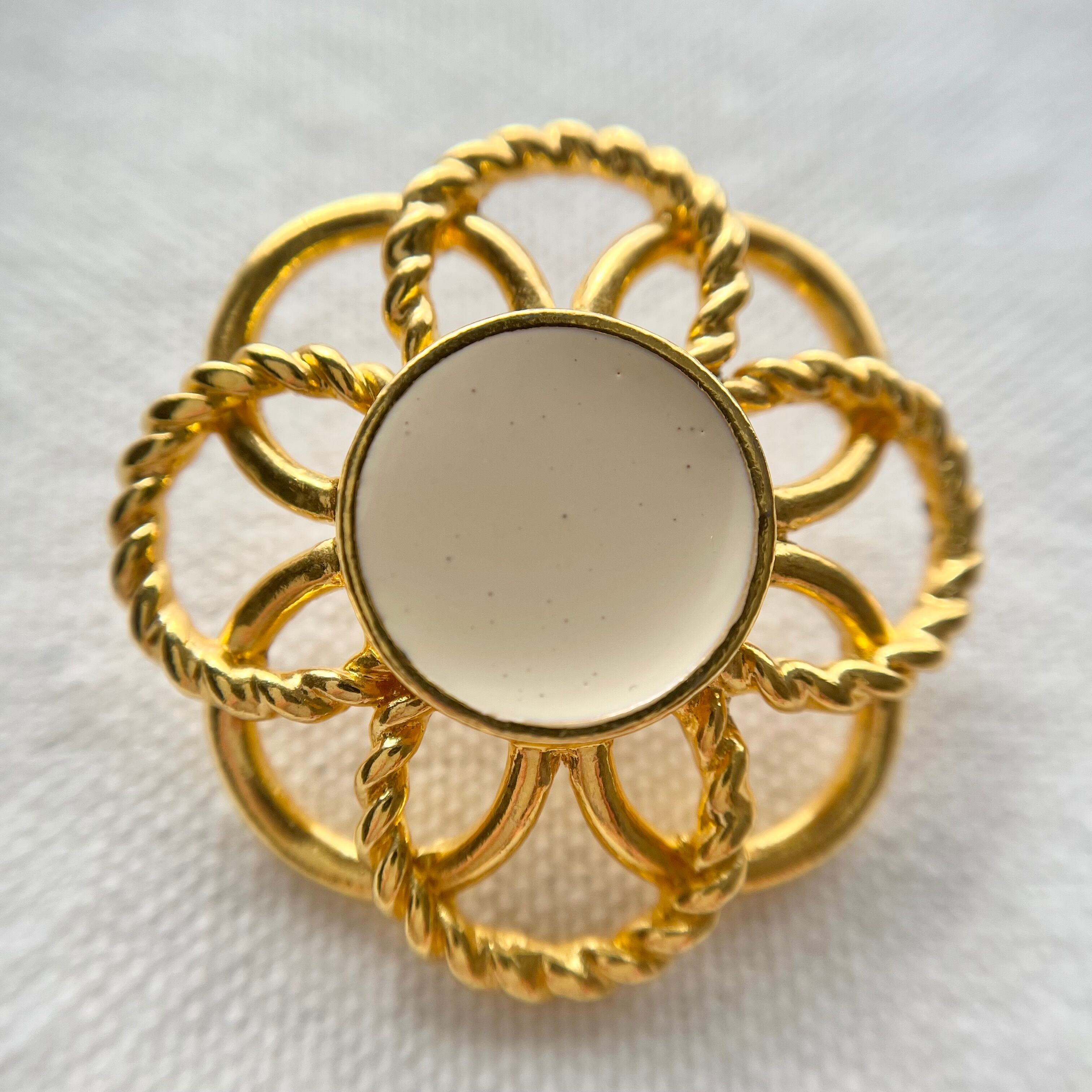 クリームベージュエナメル×ゴールドフラワー 34.5㎜