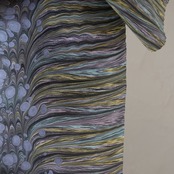 ｢ハチドリの羽と夜のワルツ」ゆらぎ柄×ピーコック柄×ドット〜洗えるきもの（シルジェリー）〜