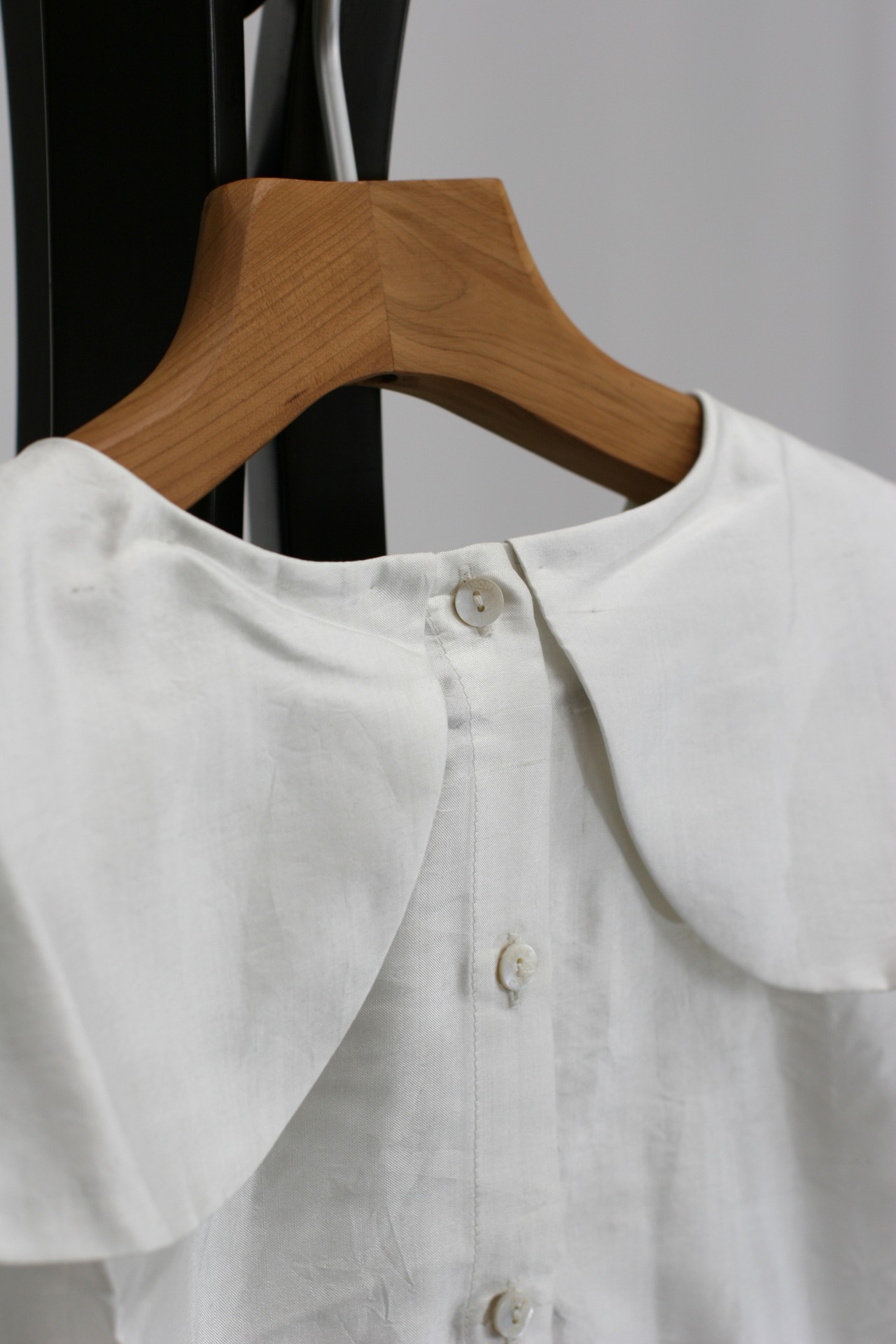 【BUNON】 Round Collar Blouse / B.White