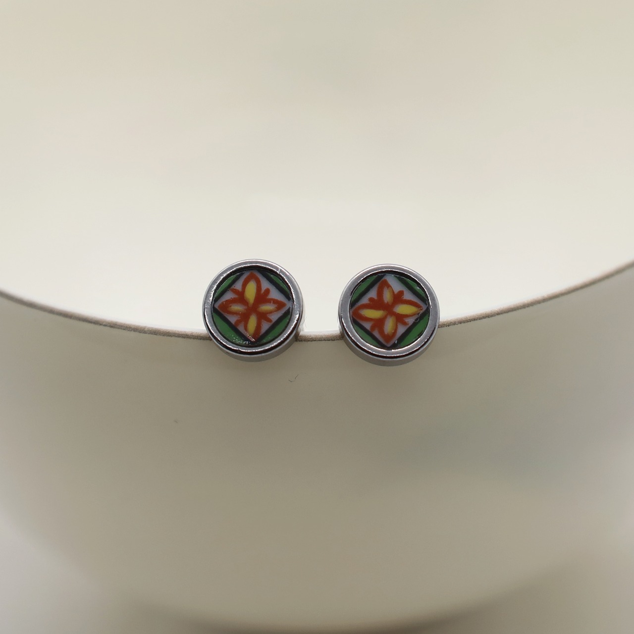Stud earrings8