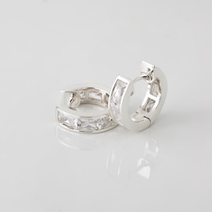 UCE-45  Carré Small Hoop Earrings