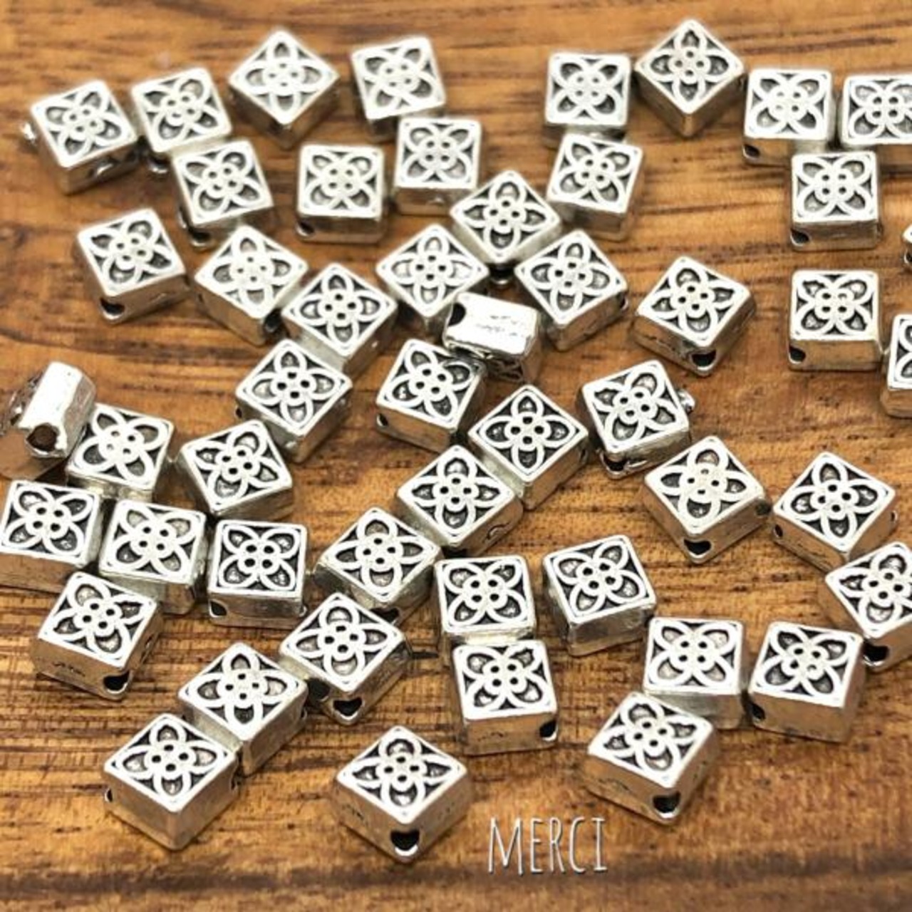 【4個】アンティークミニスクエアメタルビーズ/スペーサー/チベット