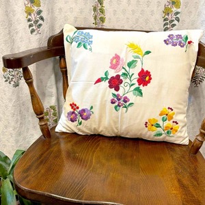ハンガリー刺繍 花 クッションカバー