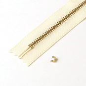 Y.K.K ファスナー用止め金具 下止めパーツ 50個入 金属/3号対応 イブシ F2-221