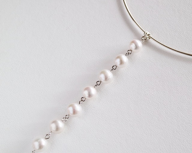 Adele long pearl necklace